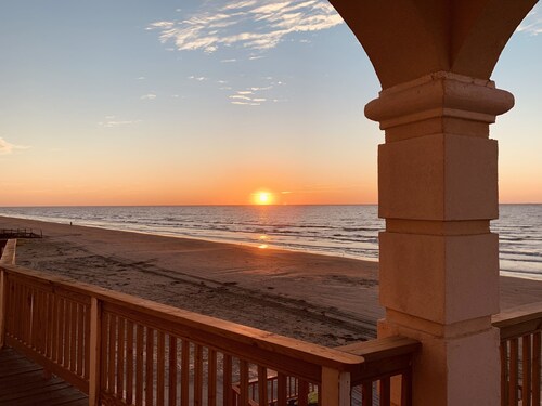 SUNBATHERBYTHESEA beautiful private beach front villa. Perfect place for wedding