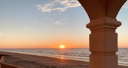 SUNBATHERBYTHESEA beautiful private beach front villa. Perfect place for wedding