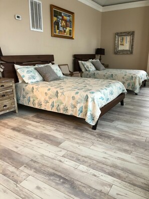 5 bedrooms, desk, iron/ironing board, travel cot