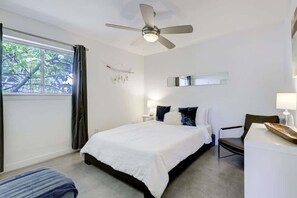 2 habitaciones, tabla de planchar con plancha, cuna de viaje y wifi 