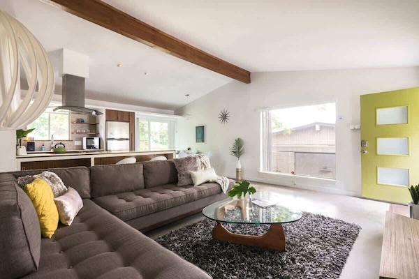 Welcome to the Olive Door:Clean Quiet Haven with Huge Fenced Yard, Fast Internet