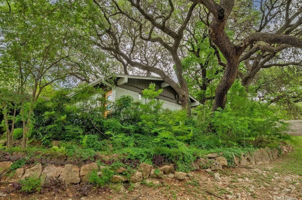 المنطقة المحيطة بالمنشأة