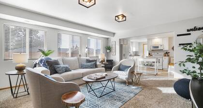 Queen beds | Pet friendly | Mountain Views | Safe