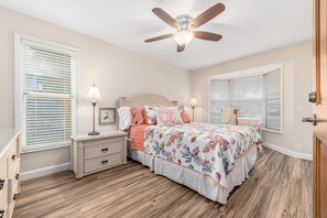 3 bedrooms, desk, iron/ironing board, free WiFi