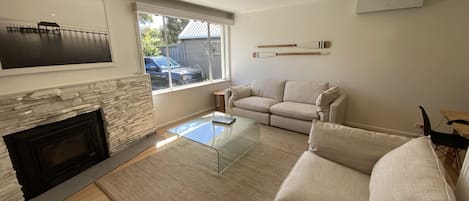 Smart TV, fireplace