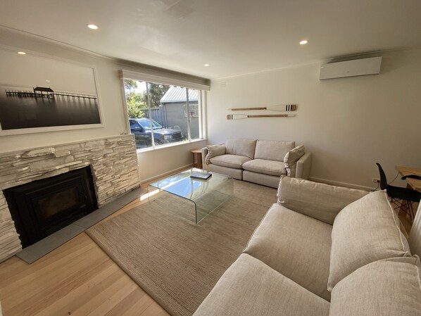 Smart TV, fireplace