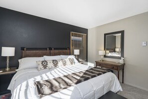 3 bedrooms, desk, iron/ironing board, free WiFi