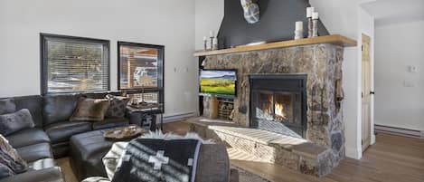 Smart TV, fireplace