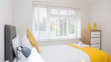 4 bedrooms, desk, iron/ironing board, travel crib