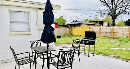 Sweet Little Home 15 Minutes From The Beach