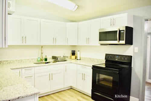 Sweet Little Home 15 Minutes From The Beach