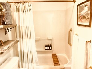 Combined shower/bathtub, towels, soap, shampoo - The Grey Lady - A Serene Oceanview Coastal Getaway (Lincoln City)