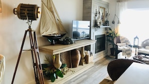 Smart-TV, Kamin, Bücher