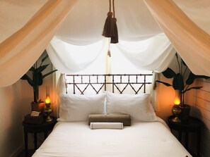 1 bedroom, desk, free WiFi, bed sheets - The Grey Lady - A Serene Oceanview Coastal Getaway (Lincoln City)
