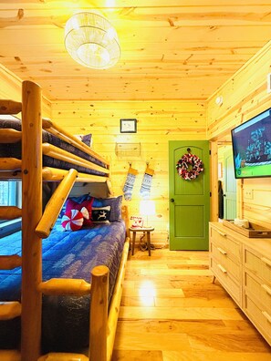 2 chambres, coffres-forts dans les chambres, fer et planche à repasser