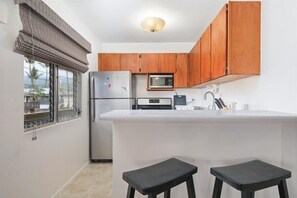 Condo, 1 Queen Bed (Kona Shores#236) | Private kitchen