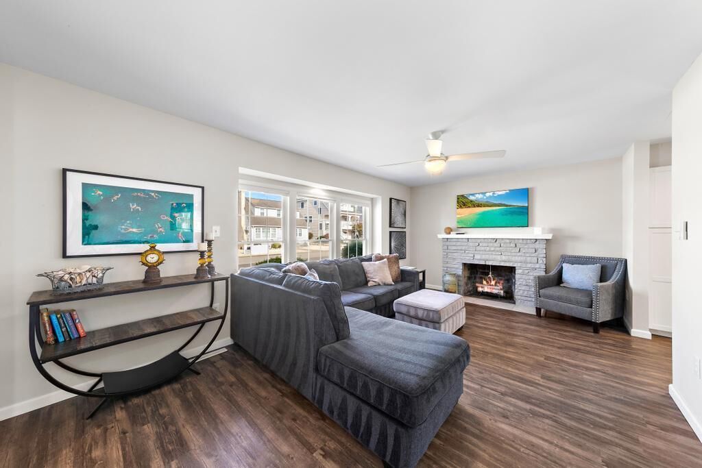Beach Haven Home...Steps from the beach, PET FRIENDLY!