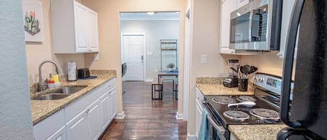 公寓 (2 Bedrooms) | 私人廚房 | 微波爐、焗爐、爐具、廚房用具/餐具/器皿