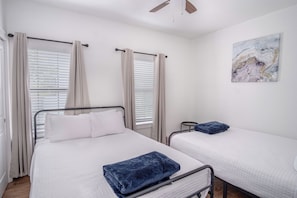 3 bedrooms, laptop workspace, iron/ironing board, bed sheets