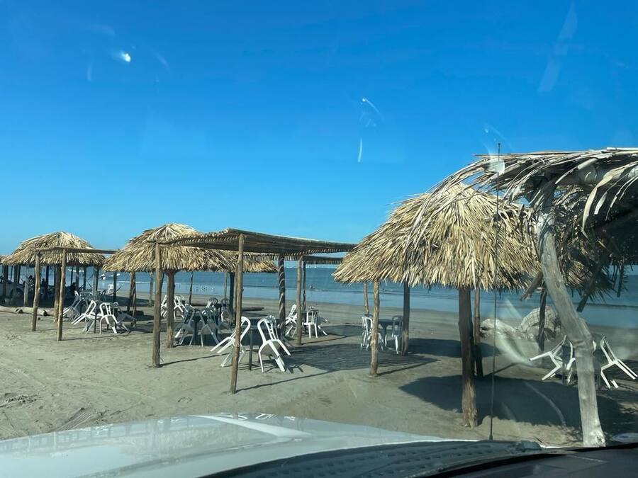 En 60-tommers smart-TV med kabel-kanaler samt TV