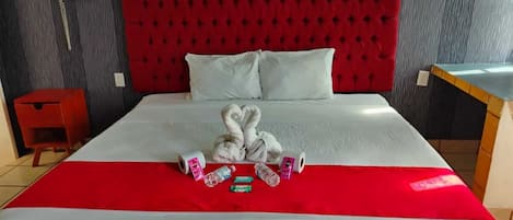 Habitación cuádruple exclusiva, varias camas, para no fumadores, vista a la playa | Wifi gratis y ropa de cama