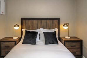 2 bedrooms, travel crib, free WiFi, bed sheets - beachfront (Wasaga Beach)