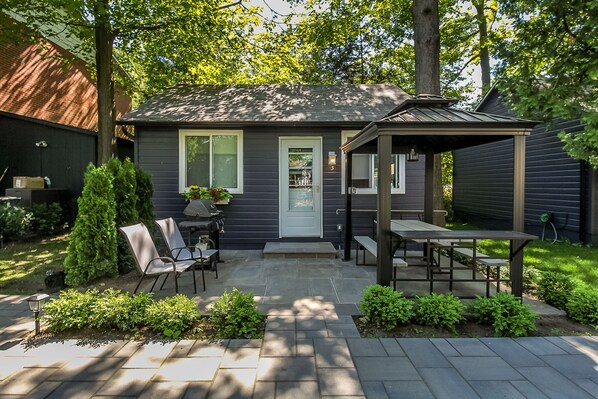 Outdoor dining - beachfront (Wasaga Beach)