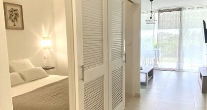 Waterfront apartment, Mont-Vernon 1