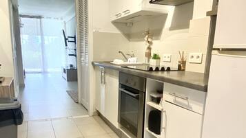 KylskÄp, mikrovÄgsugn, ugn och spishÀll