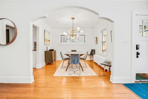 Charming Linden Hills Bungalow Close to Everything