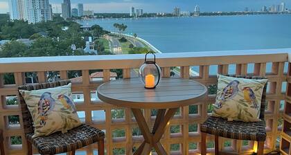2 Bd/2 Ba Bayshore Blvd Condo - 10th Floor Bay & City views - Newly Renovated