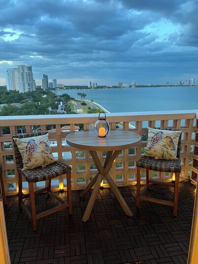 2 Bd/2 Ba Bayshore Blvd Condo - 10th Floor Bay & City views - Newly Renovated