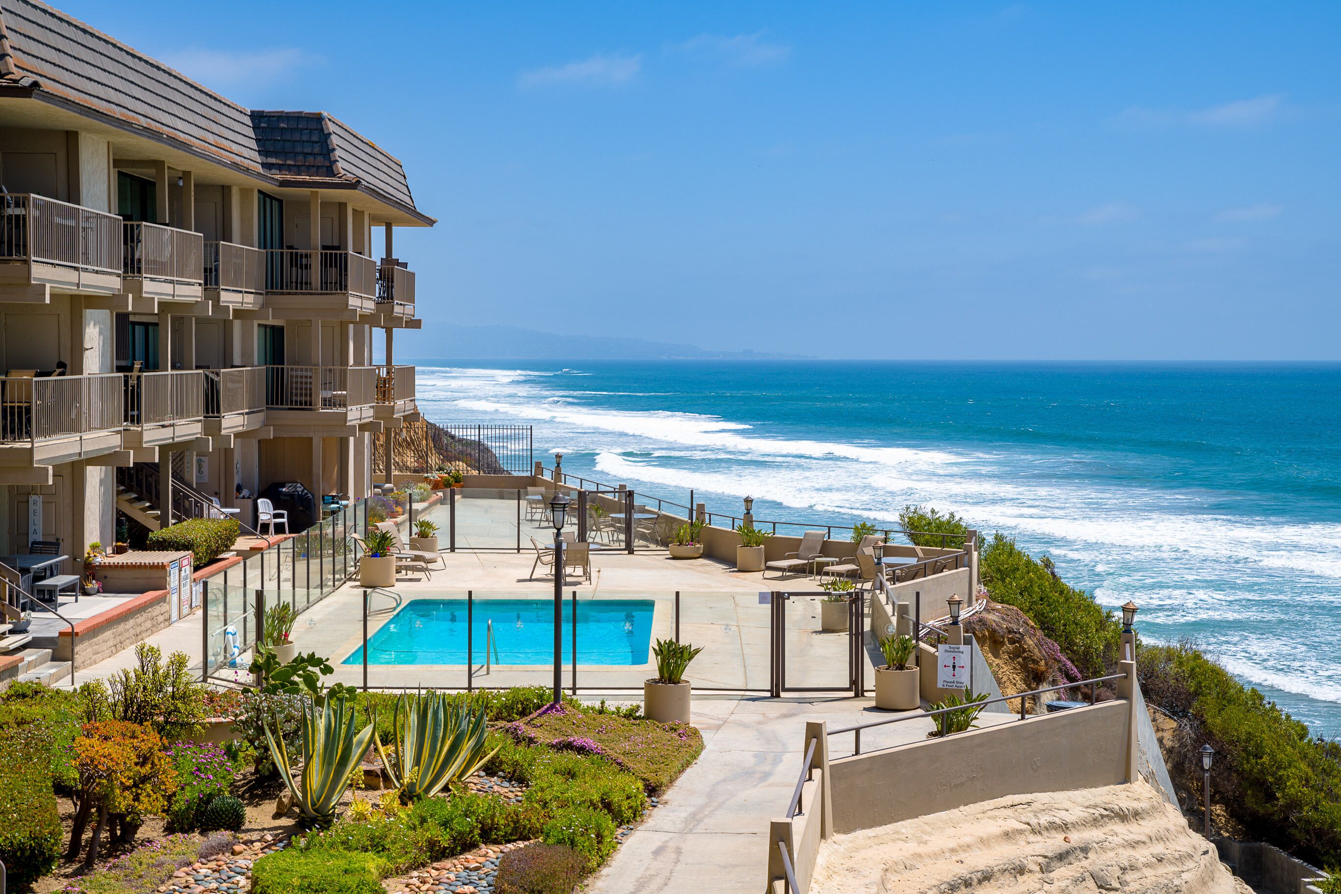 Private beach access | 4 pools | 2 hot tubs | Ocean | Del Mar race track | AC