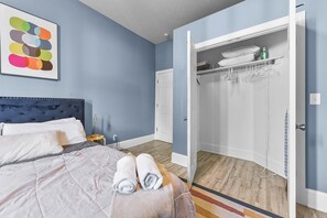 1 soverom, skrivebord, wi-fi (inkludert) og sengetøy