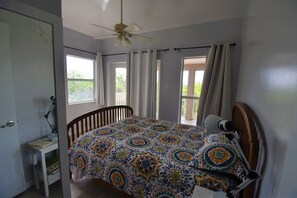 Dining - Quiet, private nature retreat with pool and ocean views. (Old Man Bay)