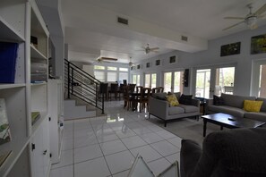 Smart TV, books - Quiet, private nature retreat with pool and ocean views. (Old Man Bay)