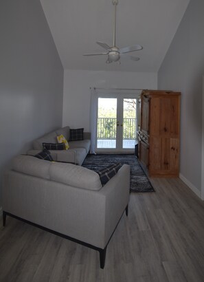Smart TV, books - Quiet, private nature retreat with pool and ocean views. (Old Man Bay)