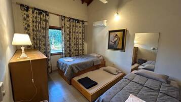 3 quartos, ferros/tábuas de passar roupa, Wi-Fi, roupa de cama