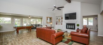 Chic & Serene Home in Lake Conroe w/Pool Table