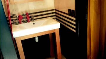 Apartment | Bathroom