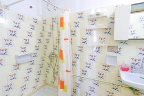 Douche, serviettes fournies