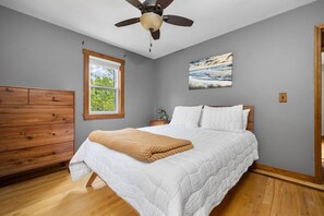 4 bedrooms, iron/ironing board, free WiFi, bed sheets