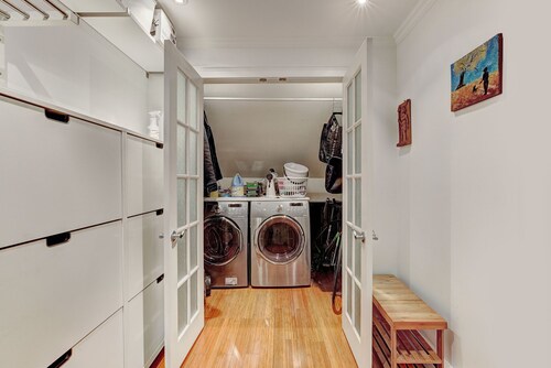 Vacation Apartment in Center of Outremont, Direct access to Downtown Montreal