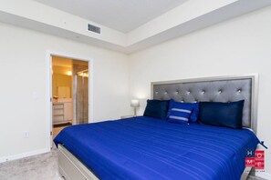 2 habitaciones, tabla de planchar con plancha y cuna de viaje