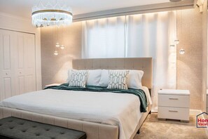 4 bedrooms, iron/ironing board, travel cot, free WiFi - Charming House - Thematic Rooms & Private Pool (Four Corners)