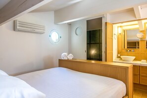 Bruser, hårtørrer, håndklæder