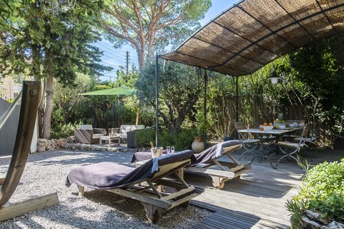 Charming renovated house 200m from beaches