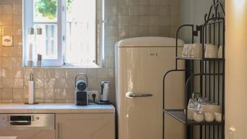 Réfrigérateur, micro-ondes, four, lave-vaisselle