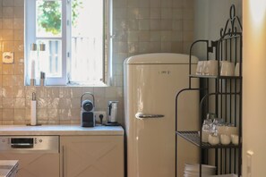 Kühlschrank, Mikrowelle, Ofen, Geschirrspüler