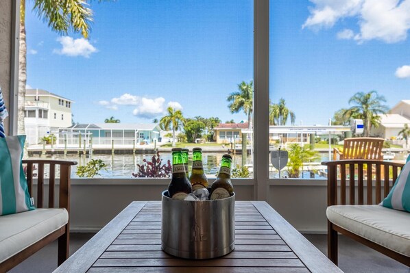 المنشأة من الداخل